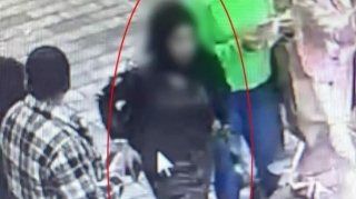 İstanbulda küçədə partlayıcı qurğunu bu qadın qoyub   - FOTO