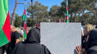 Gülüb oynayaraq müharibəyə gedən oğullar və onlardan geriyə qalanlar...   - VİDEO