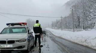 Дорожная полиция обратилась к водителям в связи со снежной погодой