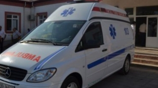 Gəncədə avtomobil yaşlı qadını xəstəxanalıq etdi 