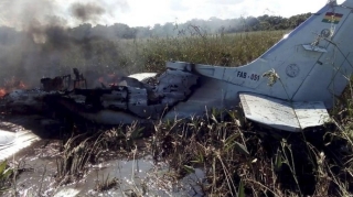 Kolumbiyada hərbi təyyarələr toqquşdu, ölən var   - VİDEO