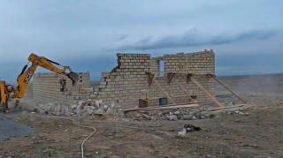 Gəncədə qanunsuz tikililər söküldü - VİDEO