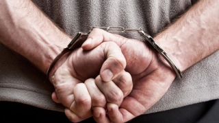 Bakıda kişi keçmiş həyat yoldaşını küçədə döyərək qarət edib