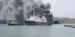 Turist gəmisi yandı