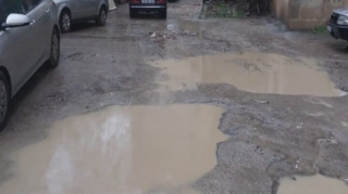 Su içində qalan elektrik xətləri, qəzalıdır, amma sökülmür — Qurumlar baxıb gedir — FOTOLAR 