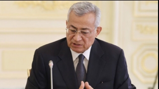 Nazir Vaqif Axundovun qardaşı oğlunu təqaüdə göndərdi