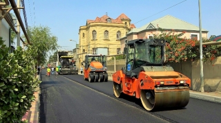 Qaraçuxurda avtomobil yolu təmir olunur  - FOTO