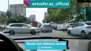 Təlim maşınının önünə çıxıb sağ-sol edən sürücü  - VİDEO
