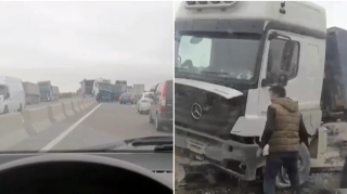 Bakı–Quba avtomobil yolunda yük maşını beton arakəsmələrə çırpılıb 