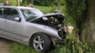 Sürücünün təzyiqi qalxdı, avtomobili ağaca çırpdı 