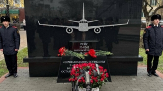 AZAL təyyarəsinin qəzaya uğraması nəticəsində həlak olanların xatirəsinə Qroznıda abidə ucaldılıb  - FOTOLAR 