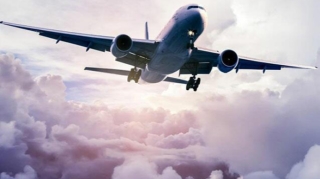 Təyyarədə kütləvi dava:  Yumruq atan kim, təpik atan kim... - VİDEO 