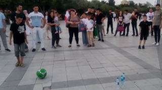 Bulvarda uşaqları pullu oyunlara cəlb edənlər kimlərdir? - VİDEO 