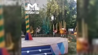 Attraksionda bədbəxt hadisə: Azyaşlı köşkə çırpıldı   - VİDEO