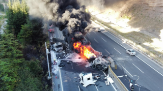 Yanacaq daşıyan tanker ağır qəzaya səbəb oldu: 48 nəfər öldü 