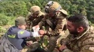 Azərbaycan hərbçisi erməni əsgərinin həyatını xilas etdi - VİDEO 