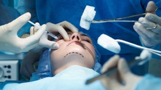 Plastik cərrahların lisenziyalarının ləğvi ilə bağlı - RƏSMİ 