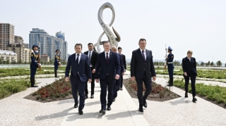 Belarusun Baş naziri Zəfər parkında - FOTO