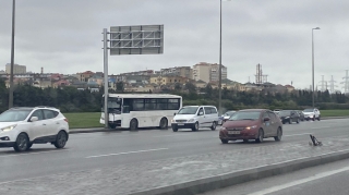 Bakıda sərnişin avtobusu dirəyə çırpıldı, xəsarət alanlar var   - VİDEO - FOTO