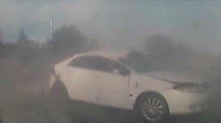 Polisdən qaçan sərxoş sürücünün avtomobili bir neçə dəfə çevrildi - VİDEO 
