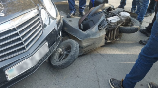 Gəncədə avtomobil motosikletlə toqquşub, xəsarət alan var 