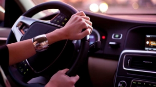 Müğənni keçmiş arvadının maşınını da əlindən aldı  - FOTO