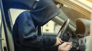 Avtomobilini saxlayıb marketə getdi, qayıdanda maşını tapmadı 