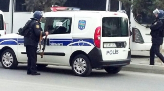 Bakıda "Prius" la polisdən qaçan narkotacirlər tutuldu: Yaralı var 