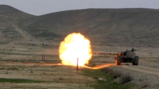 Azərbaycan Ordusunun tank bölmələrinin döyüş hazırlığı artırılır - VİDEO 
