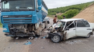В Кяльбаджаре грузовик столкнулся с легковым автомобилем, есть погибший и пострадавшие - ФОТО 