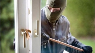 Evlərdən oğurluq edənlər saxlanıldı 