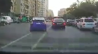Xırdalanda qoşa xətti saymayan "Prius" sürücüsü  - VİDEO