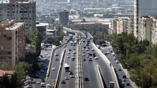 Sürücüləri çaşdıran vəziyyət - Xaos içində qalan yollar - VİDEO 