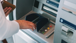 Xaricdə bu məbləğdən artıq nağd pul çıxara bilməyəcəksiniz - Deputat AÇIQLADI 