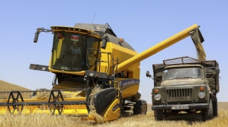 Dağlıq ərazilərdə taxıl biçini prosesinə 20 ədəd dağ kombaynı cəlb edilib  - FOTO