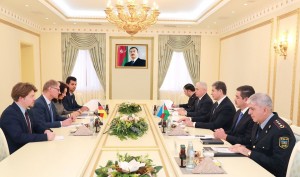 Vilayət Eyvazov səfirlə görüşdü