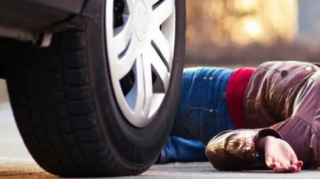 Qadını maşınla vurub öldürən sürücü qaçdı 