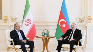 Prezident İlham Əliyev Məsud Pezeşkiana zəng edib 