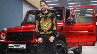 Bloger taksiyə 6 manatlıq yol üçün 500 AZN verdi - VİDEO 