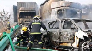 Çində 3 nəqliyyat vasitəsi toqquşdu: 11 ölü, 5 yaralı – FOTO + VİDEO