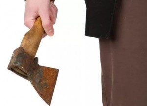 Qayın yeznəsini balta ilə qətlə yetirib - Lənkəranda