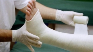 Abşeronda yol qəzasında gəncin ayağı sınıb