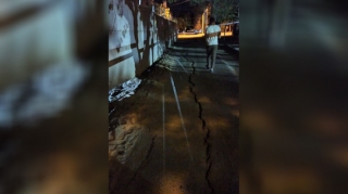 Sumqayıtda yolda iri çat əmələ gəlib  - FOTO - VİDEO