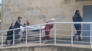 Lerikdə yük maşını dərəyə aşdı, ÖLƏN VAR   - FOTO