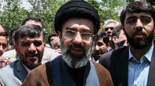 Xameneinin oğlu bu ölkədə dəbdəbəli mülklərə sahibdir 