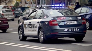 Polis əməkdaşı həmkarına 14 dəfə atəş açdı - Gürcüstanda 