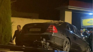 Maşın darvazaya çırpıldı, sürücü öldü - FOTO