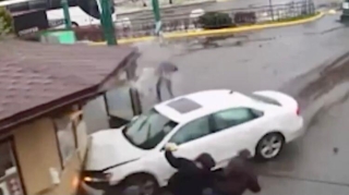 Qəza törədən sürücü avtomobili avtovağzalın kassasına çırpdı  - VİDEO