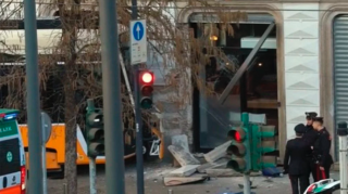 Milanda tramvay relsdən çıxıb qəza etdi - 2 ölü, 40 yaralı 