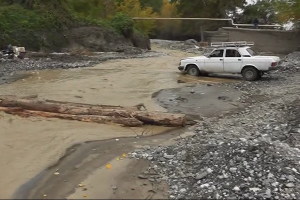 Uçan körpü 2 aydır bərpa olunmur - Rəsmi qurumlar nə deyir? - VİDEO